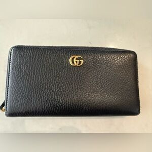 Gucci Black Leather Wallet with Gold Interlocking Logo